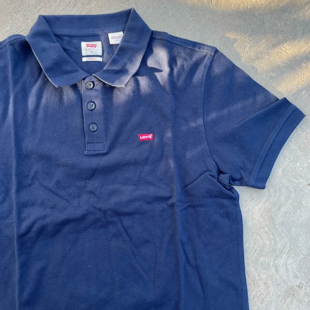 LEVI’S | Dark Blue Navy Chest Logo Polo Shirt M